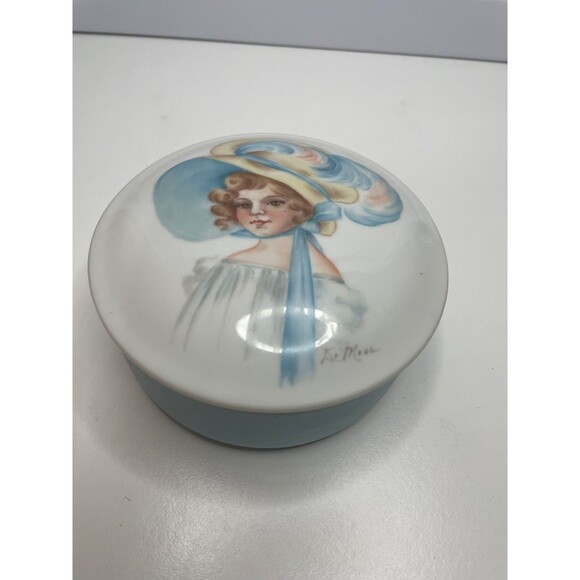 Vintage Porcelain round Lidded Hand-Painted beauty lady Powder Trinket Box - Picture 2 of 10